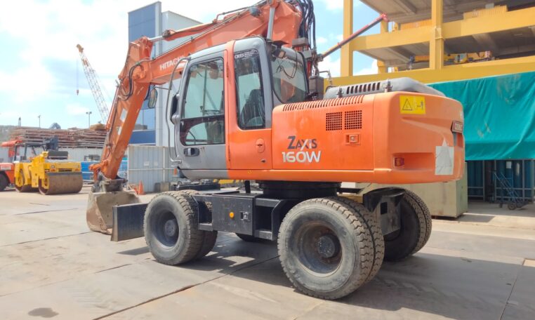 2006 Hitachi ZX160W, photo 3